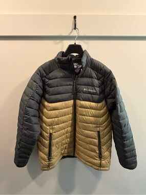 Columbia Men's Black and Gold Quilted Puffer Jacket